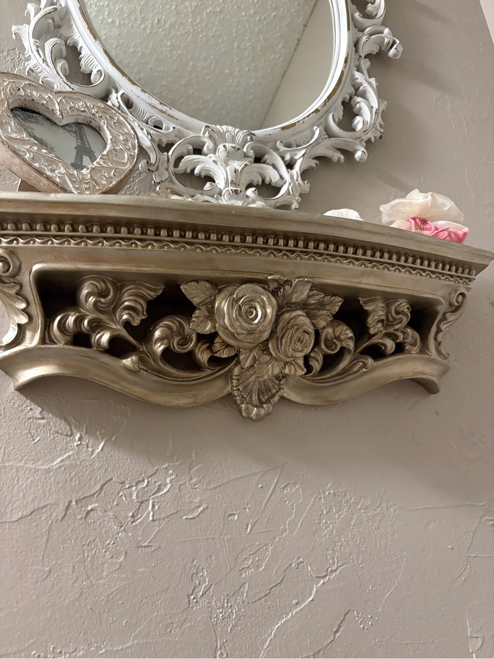 Decorative Wall Shelf in Gold - Elegant Floral Accent